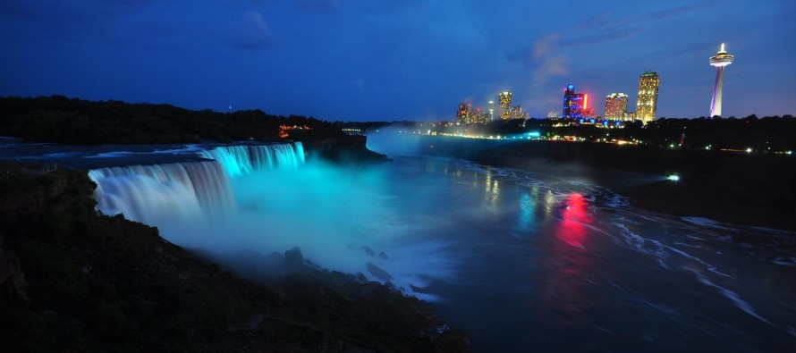 Kraliyet Bebeği’nin doğumu Niagara Şelalesi’ni ‘mavi’ yaptı