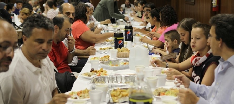 Bergen Camii’nin iftar sofrasında her milletten Müslüman var