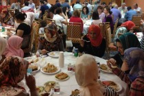 Texaslı Boşnak, Türk ve Arnavutlar iftar sofrasında bir araya geldi