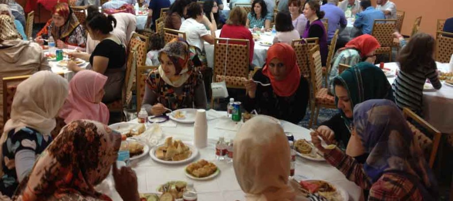 Texaslı Boşnak, Türk ve Arnavutlar iftar sofrasında bir araya geldi