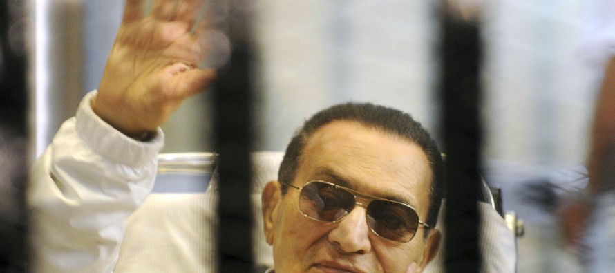 Mısır’da Mübarek hapishaneden helikopterle hastaneye götürüldü