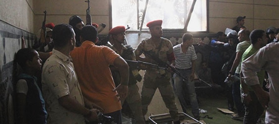 Askerler El Fetih Camii’ne girdi