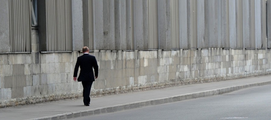 Judo hocasının cenazesine katılan Putin sokakta tek başına yürüdü