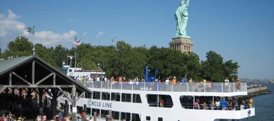 New York’taki Librety Adası’nda feribot iskeleye çarptı