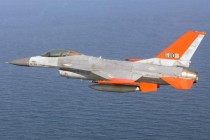 İlk insansız F-16 başarıyla uçtu