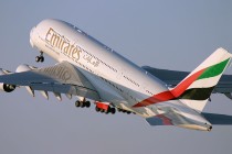 Emirates havayolu ekstra ücretlerden 105 milyon dolar kazandı