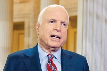 McCain, İslamofobik gazeteciye ders verdi