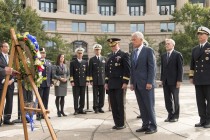 Washington, donanma üssünde hayatını kaybedenleri anıyor