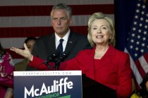 Hillary Clinton’dan Virginia Vali Adayı McAuliffe’e destek