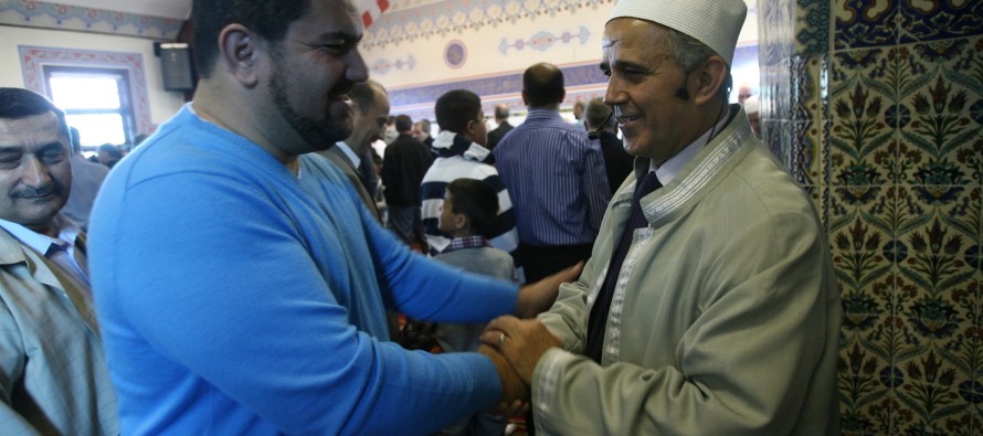 Paterson’da müslümanlar bayram namazı için camilere akın etti