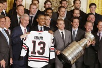 [VİDEO] Obama, buz hokeyi şampiyonu Blackhawks’ı Beyaz Saray’da misafir etti