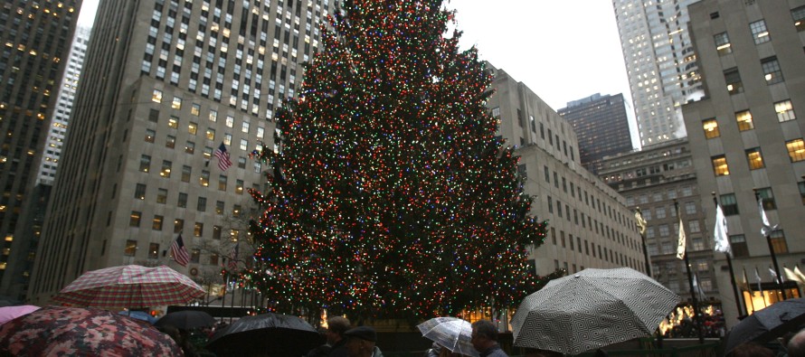 New York’taki Noel ağacı turistlerin ilgi odağı oldu