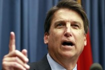 North Carolina Valisi Pat McCrory’den öğretmenlere söz