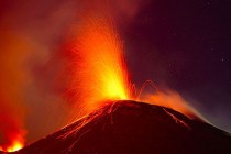 Etna yeniden patlamaya başladı