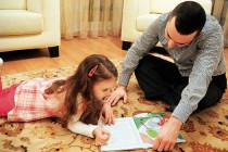 ÇOCUK PSİKOLOJİSİ- Çocuğuyla ilgilenen babanın psikolojisi daha iyi