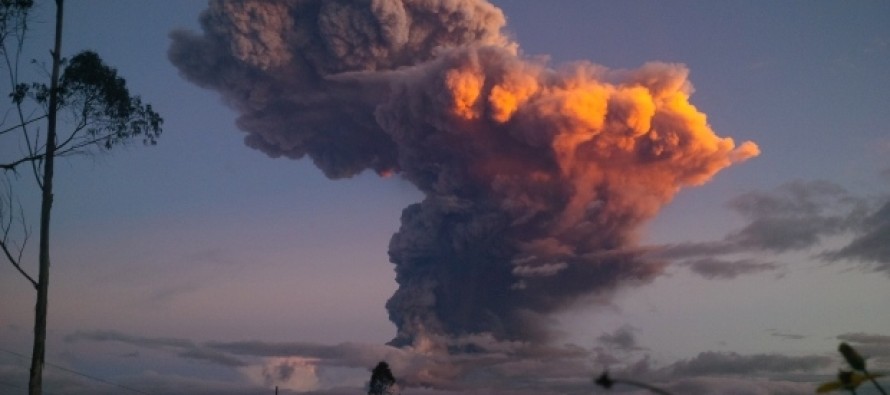 Ekvador’da yanardağ patladı