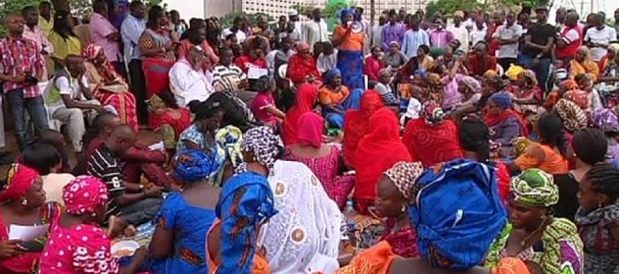 Nijerrya halkı kaçırılan kızlar için sokağa döküldü