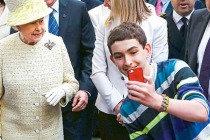 Kraliçe ile selfie