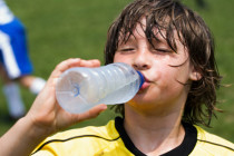 Çocuklarda sıvı yetersizliği, zihinsel ve bedensel sorunlara yol açıyor