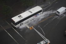 New York’ta ani bastıran yağmur su baskınlarına yol açtı