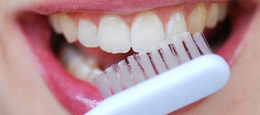 Dişlerinizi beyazlatmanın 5 doğal yolu