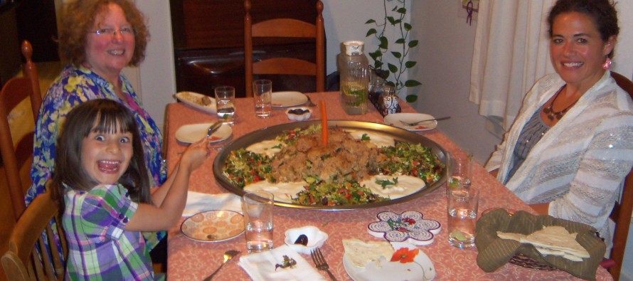 Syracuse’lu Türkler, Amerikalı dostlarını ev iftarlarında ağırlıyor