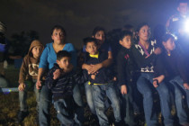 ABD, ilk kaçak göçmen grubu sınırdışı etti