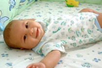 Bebeği uyuturken şiddetli sallamak beyin sarsıntısına neden olabilir