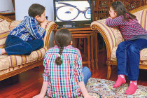 Uzun süre televizyon seyreden çocuklarda obezite riski yüksek