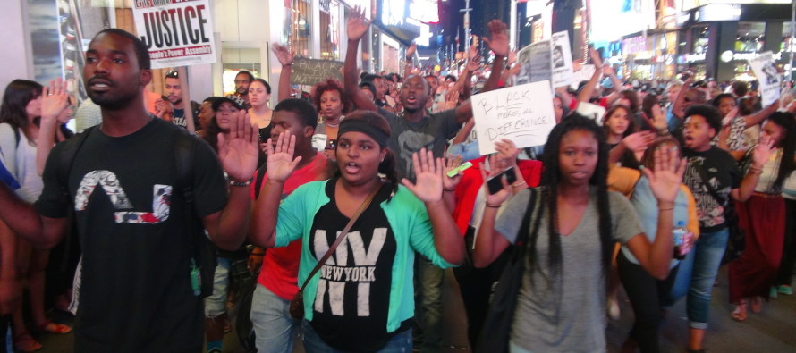 Missouri’de ‘siyahi gencin’ öldürülmesi, birçok yerde protesto edildi