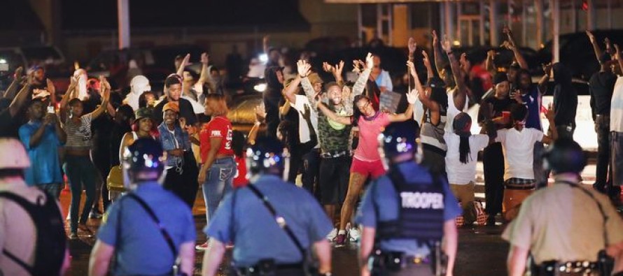 Ferguson’da protestocular ile polis arasında gerginlik devam ediyor