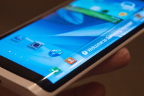 Galaxy Note 4′ün üç taraflı ekranı görüldü