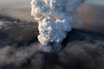 İzlanda’da bir yanardağda patlama tehlikesi