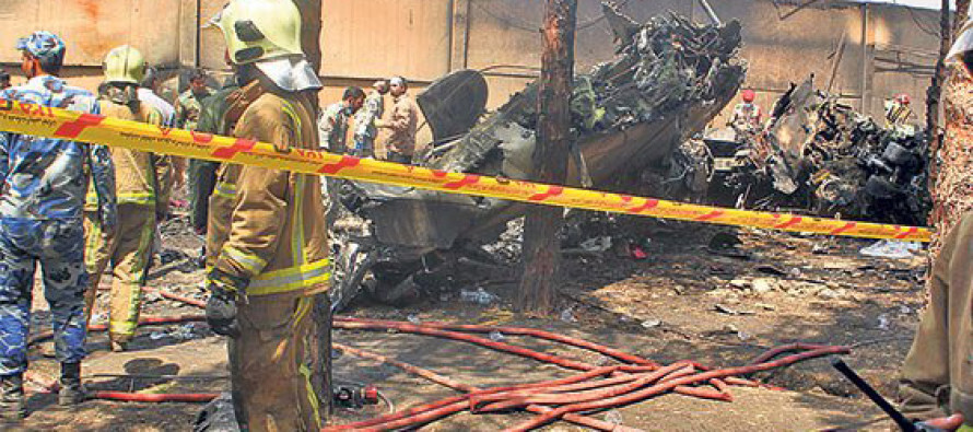 Yolcu uçağı şehrin ortasına düştü: 39 ölü
