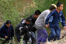 Son bir yılda onbinlerce kaçak göçmen sığınma istedi