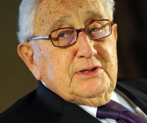 Kissinger 100 yaşında öldü: Diplomasi dehası mı, savaş suçlusu mu?