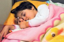 Çocuğun okula uyumu için uyku düzeni aksatılmamalı