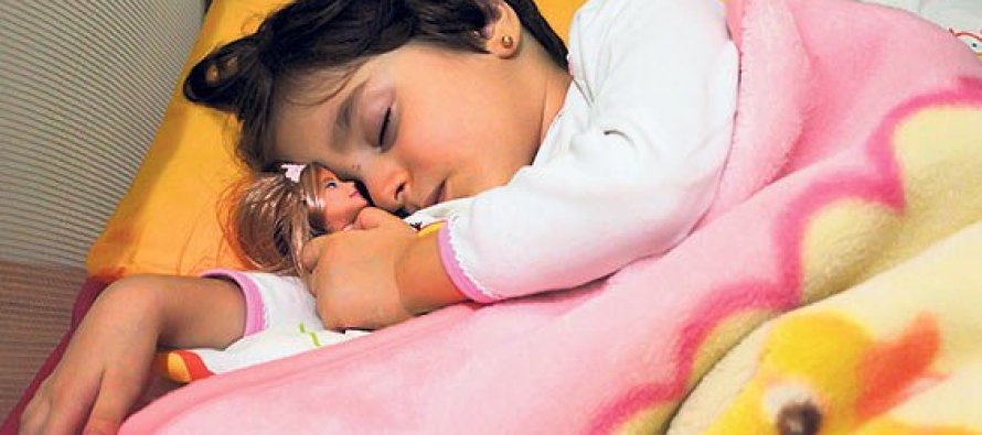 Çocuğun okula uyumu için uyku düzeni aksatılmamalı