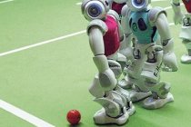 Futbolcu robotlar sahaya çıktı