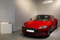 Elektrikli araba Tesla’yı IFA 2014’te inceledik