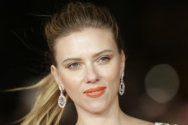 Scarlett Johansson da dizi furyasına katıldı