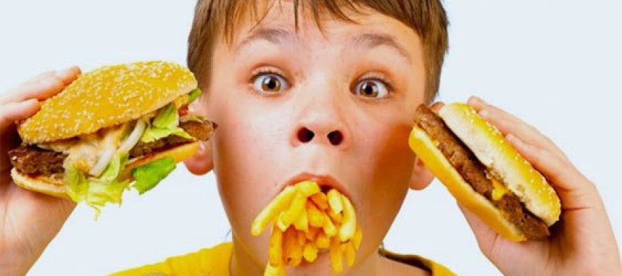 Fast-food yiyecekler çocukların gelişimini olumsuz etkiliyor
