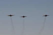 Amerikan uçakları Kobani yakınlarındaki 6 hedefi vurdu