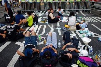 Hong Kong’da gösteriler sürüyor Pekin geri adım atmıyor