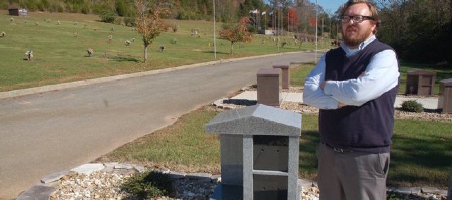Tennessee’de ölülerin küllerini çalan kişiler aranıyor