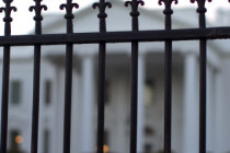 Beyaz Saray çitlerinden atlayan kişiye köpek engeli