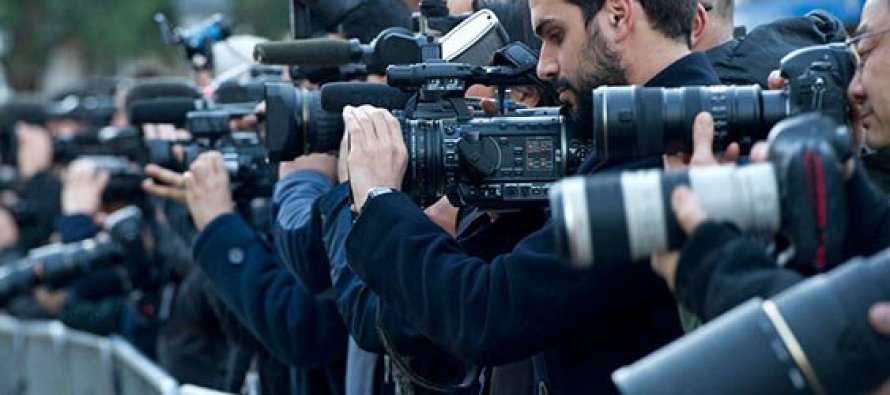 “Bilgiye yönelik küresel savaşın hedefi gazeteciler oluyor”