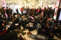 New York’ta eylemciler mağazaları işgal etti