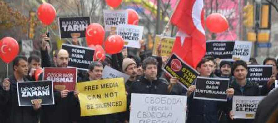 Dallaslı Türkler, özgür basına müdahaleyi protesto etti