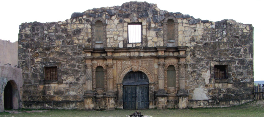 Alamo Kalesi çürümeye terk edildi